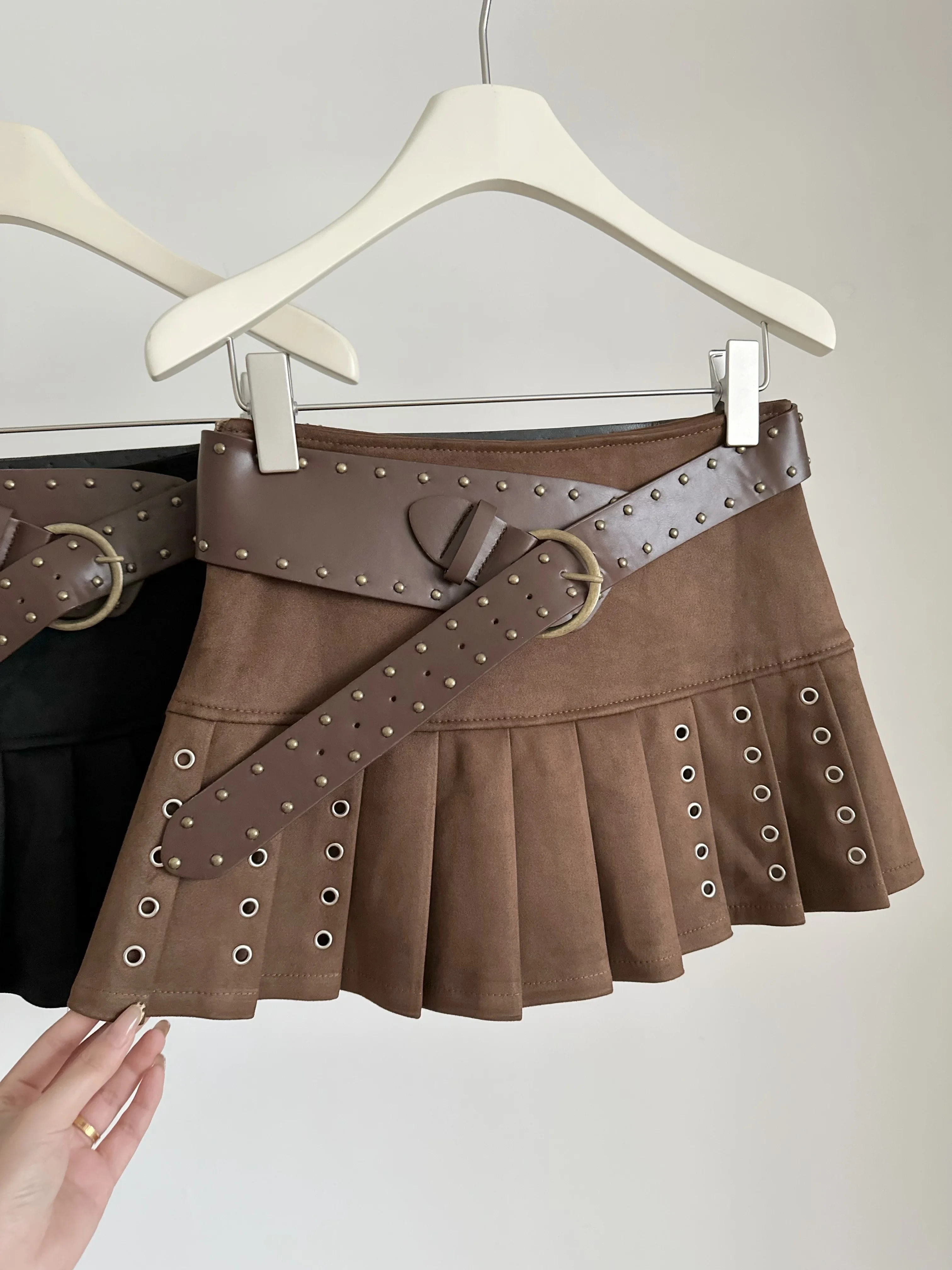 

Women's Autumn Winter Chic High Waist A Line Pleated Suede Skirt Lady Streetwear Solid Color Mini Skirt With Belt