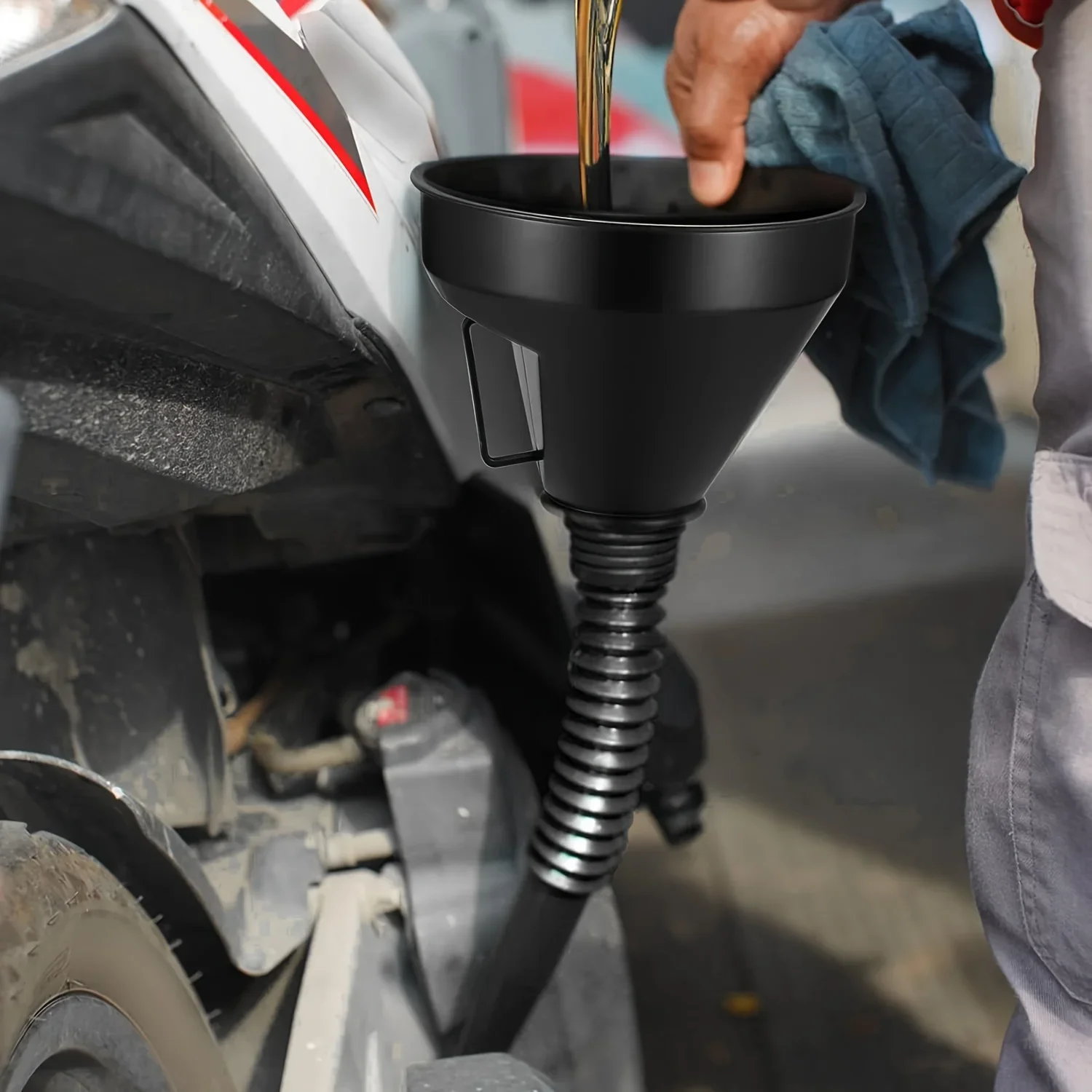 3-Piece Car Motorcycle Funnel Set Plastic Oil Funnel Right Angled Detachable Nozzle And Filter for Auto Maintenance view 4