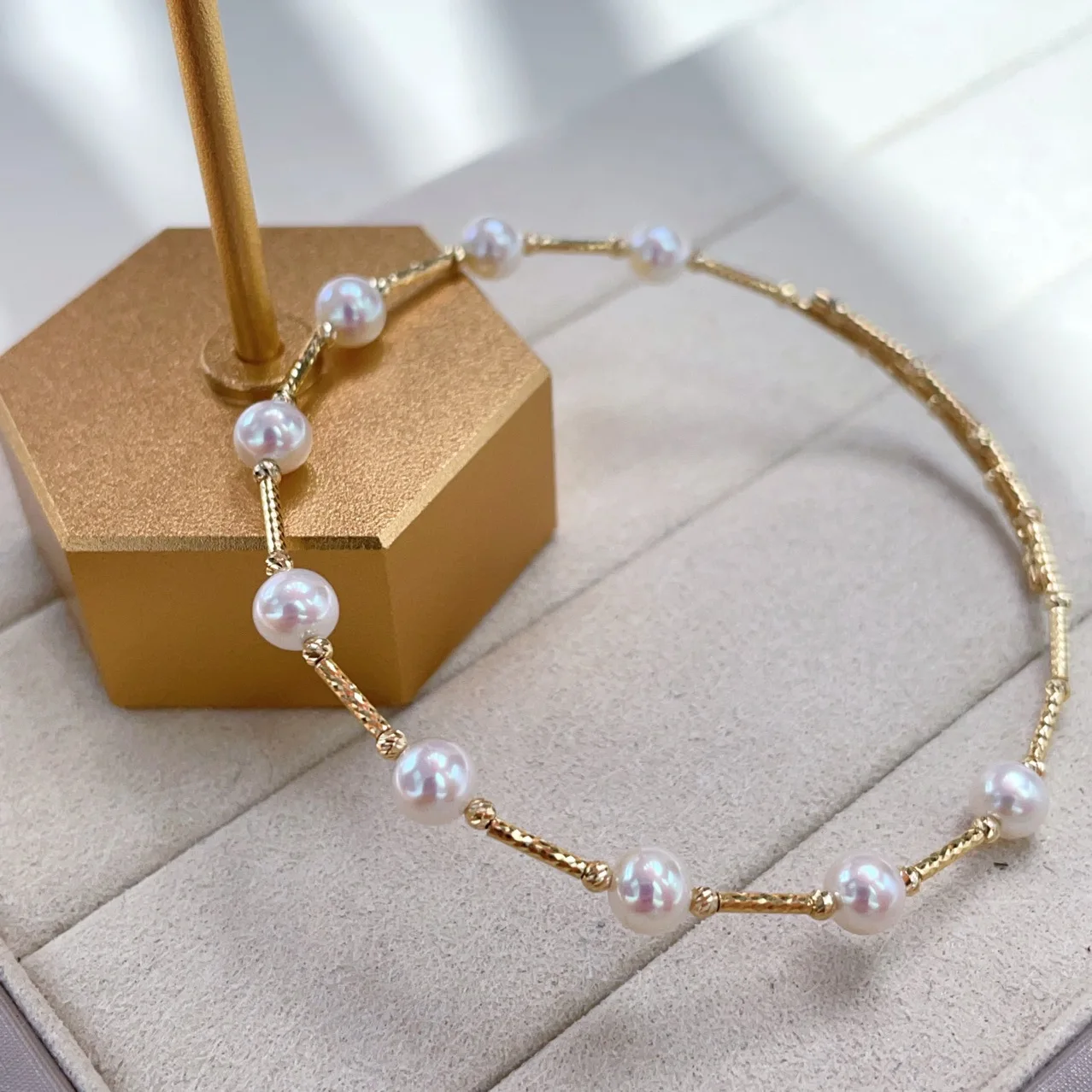 

Браслет из натурального пресноводного жемчуга 4-5 мм, посеребренный браслет из 18-каратного золота, простой темперамент, универсальный, легкий, роскошный нишевый дизайн