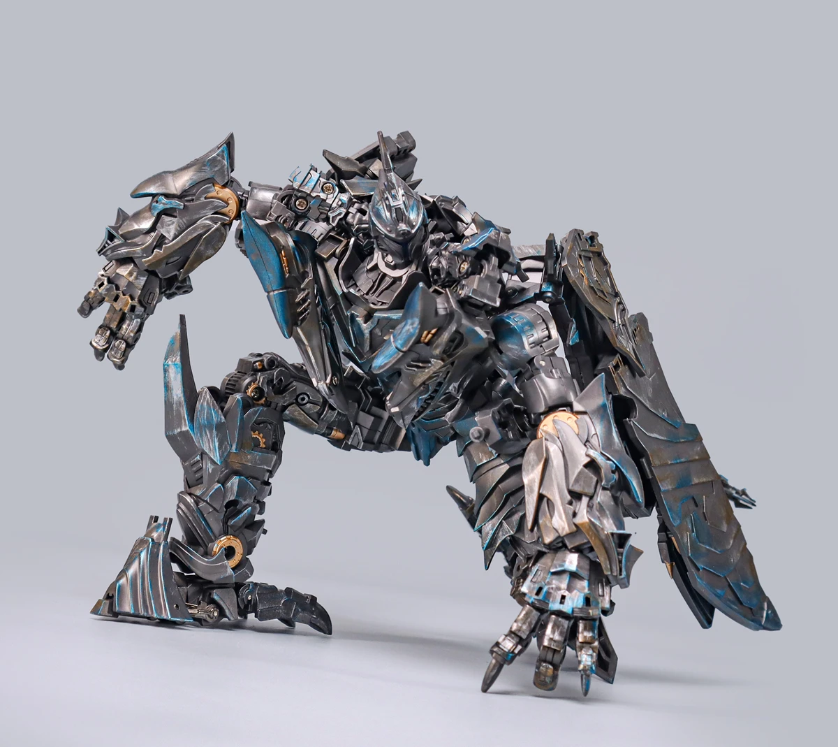 

Трансформируемая фигурка-робот BAIWEI TW1104 TW-1104 Swoop (версия из фильма), классическая форма