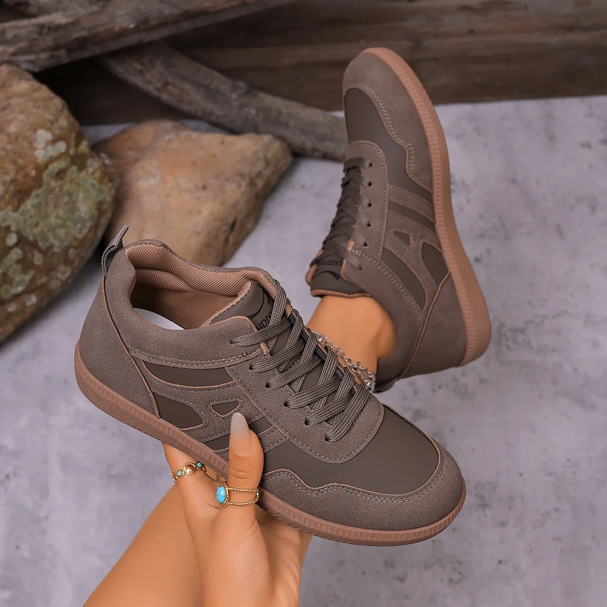 New 2026 Ladies Black Soft-soled Comfortable Sneakers Women's Leisure Joker Walking Shoes Tenis Feminino Zapatillas Mujer