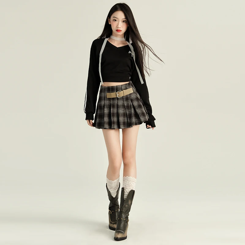 

Retro plaid sweet and spicy low-waist mini skirt, versatile college styleaPleated skirt with lining to prevent exposure, casual