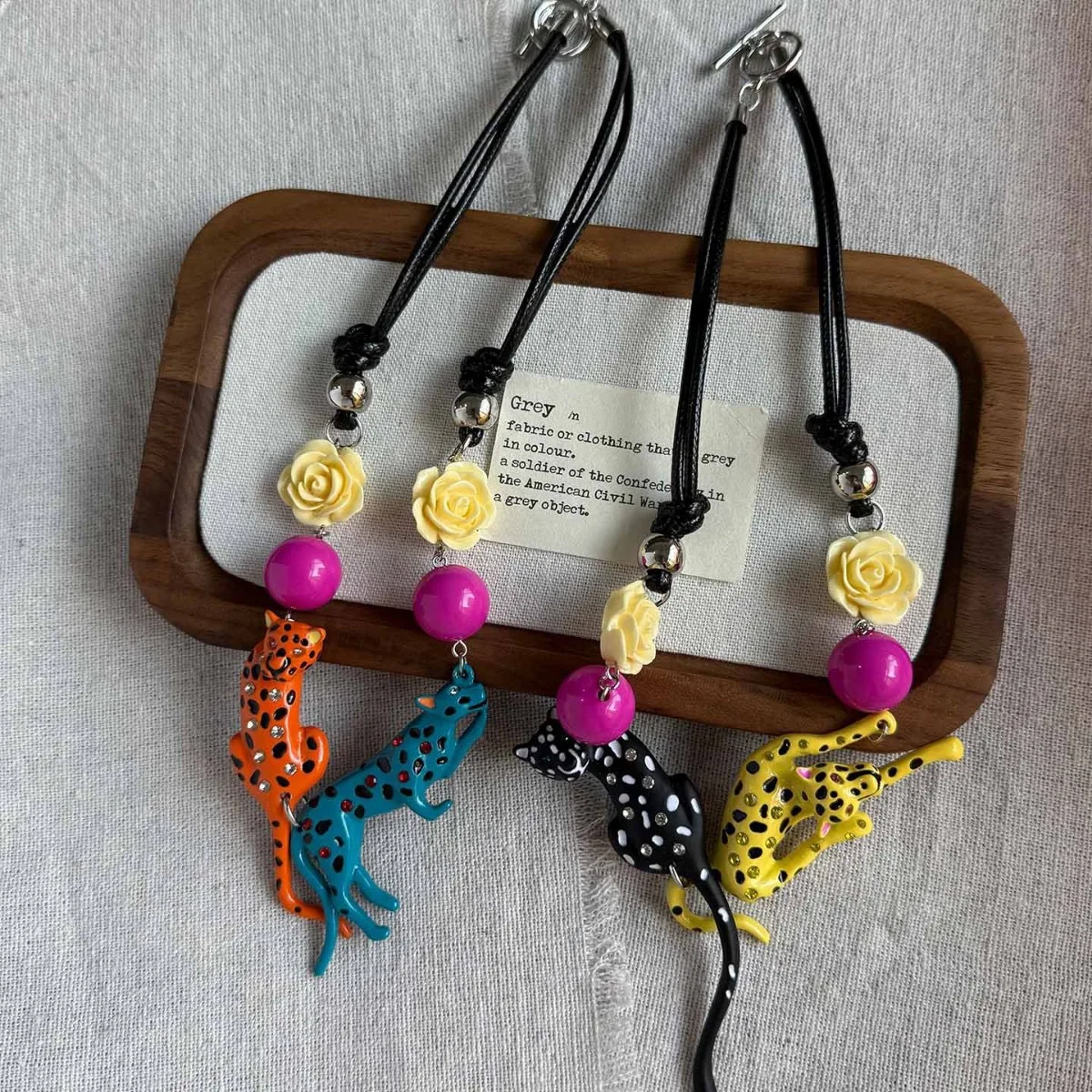 

Elegant Enamel Leopard Flower Necklace for Women Luxury Sensation Commute Jewelry Daily Party Accessory