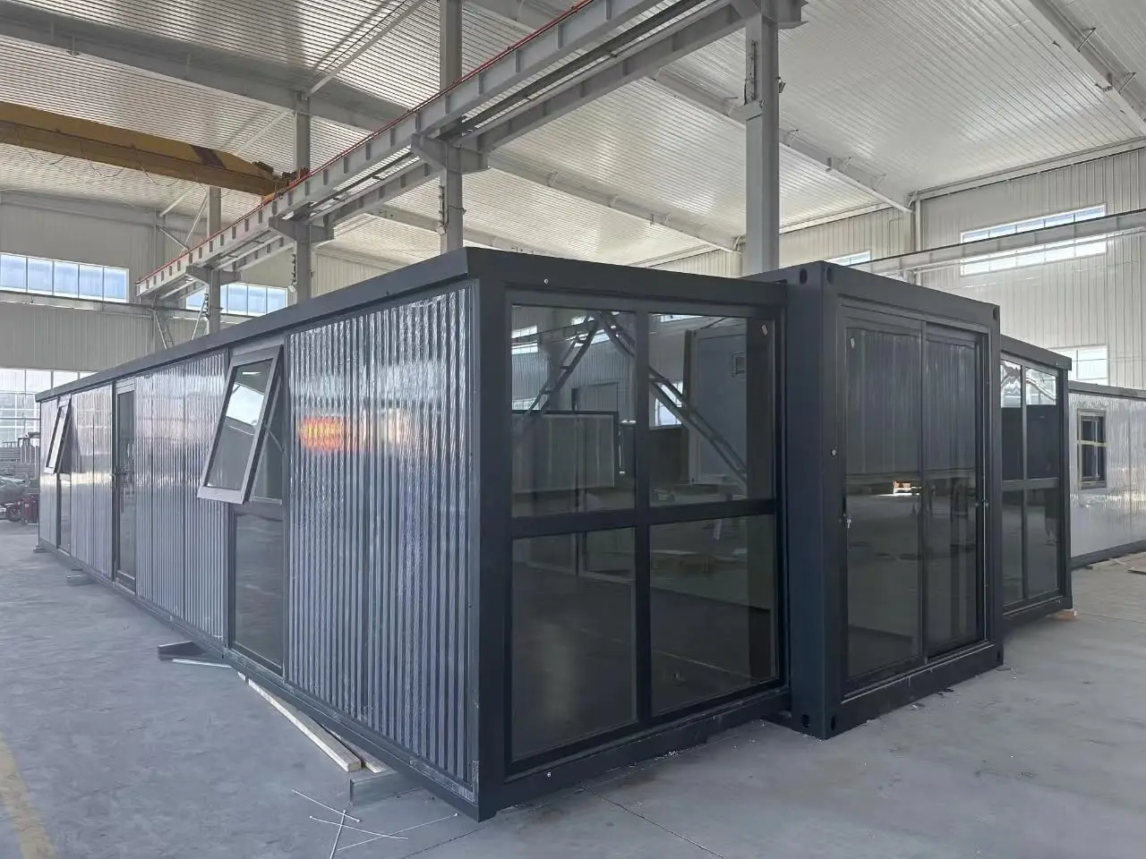20ft/40ft Modular Expandable Container Home: Portable Foldable Dwelling Equipped with Bathroom, Kitchen and Customizable Room