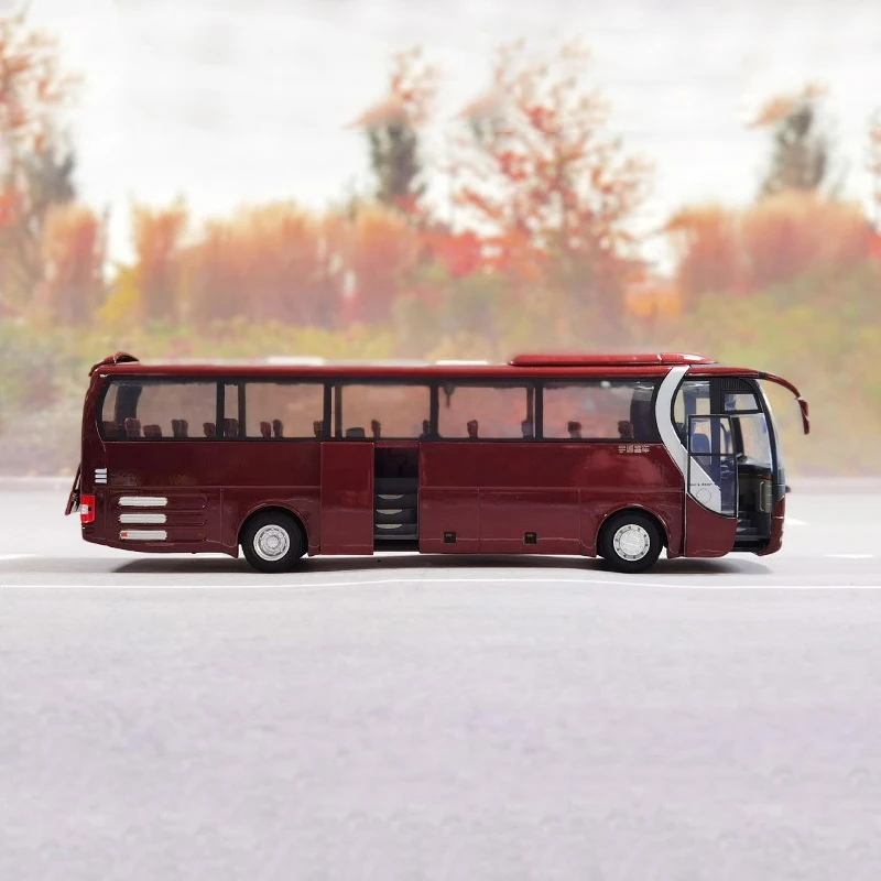 1: 42 Yutong Bus Yinzhixing ZK6120R41 Luxury Tourist Bus Model