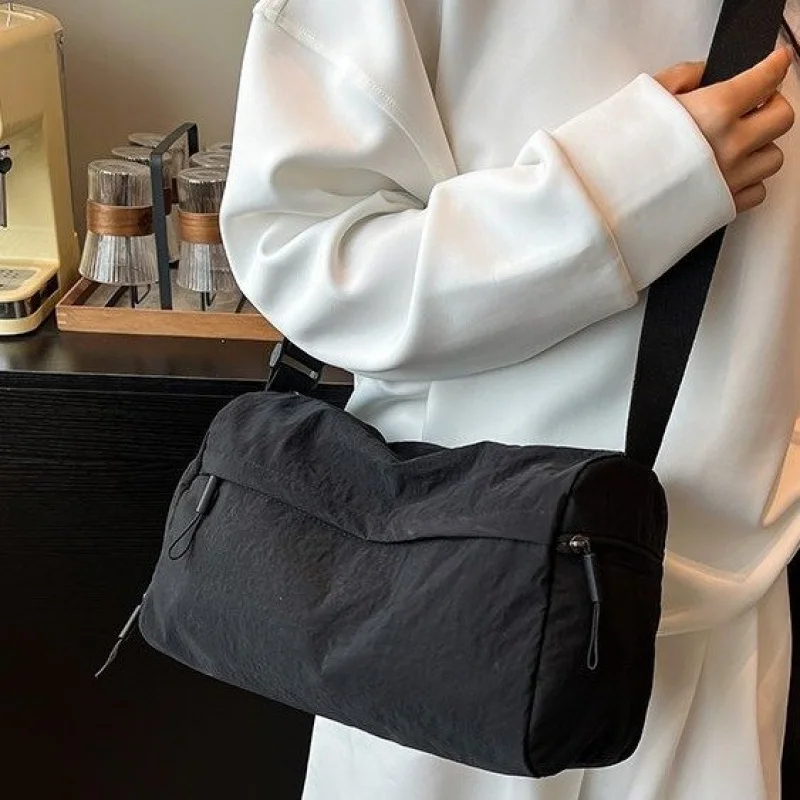 Semplice ed elegante 2025 nuova borsa tote in pelle di marca di lusso da donna famoso designer popolare semplice casual ​