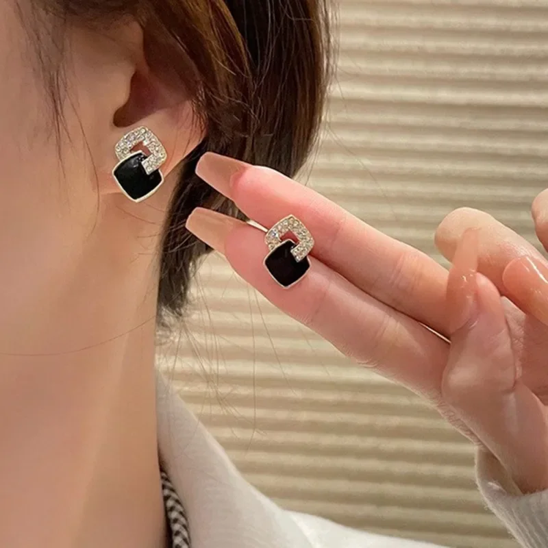 2024 New Trendy Geometric Square Black Crystal Stud Earrings for Women Charm High Sense Zircon Korean Earrings Luxury Jewelry