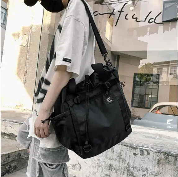 

Fashionable Crossbody Bag for Men with Korean-style Streetwear Look and Workwear Design, Ideal for Casual Outings and Travel sac