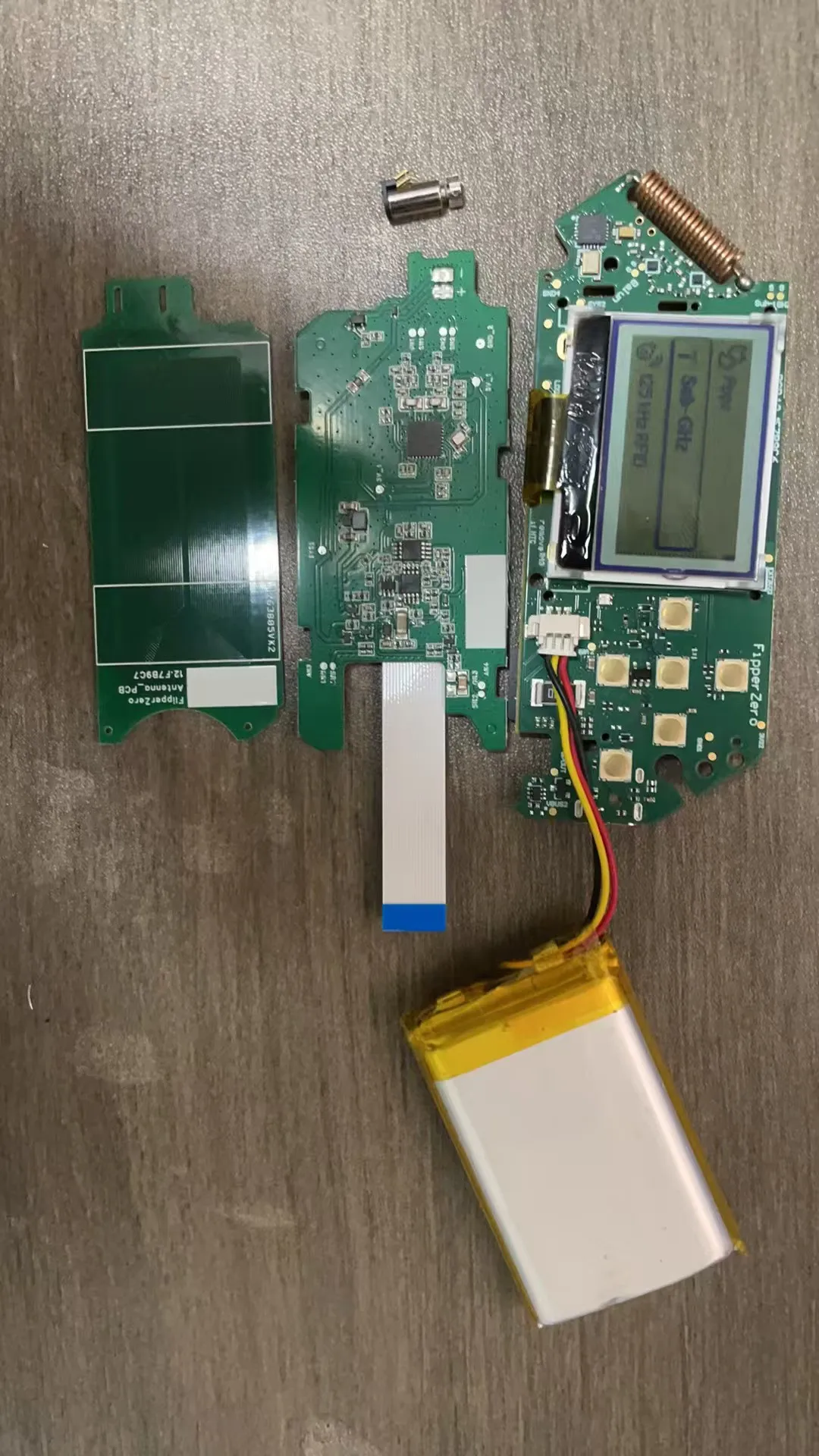 Flipper Zero Replica: Recensione e Valutazione del Dispositivo per Appassionati di Hardware