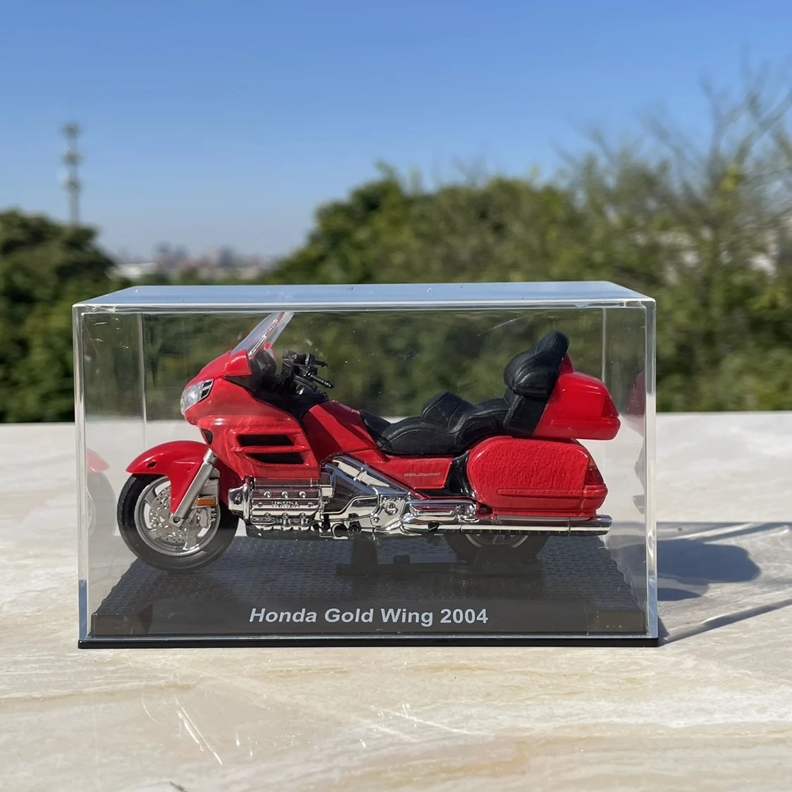 1:24 Scale Diecast Alloy Honda Gold Wing 2004 Toys Motorcycle Model Classics Adult Collectible Souvenir Gifts Static Display