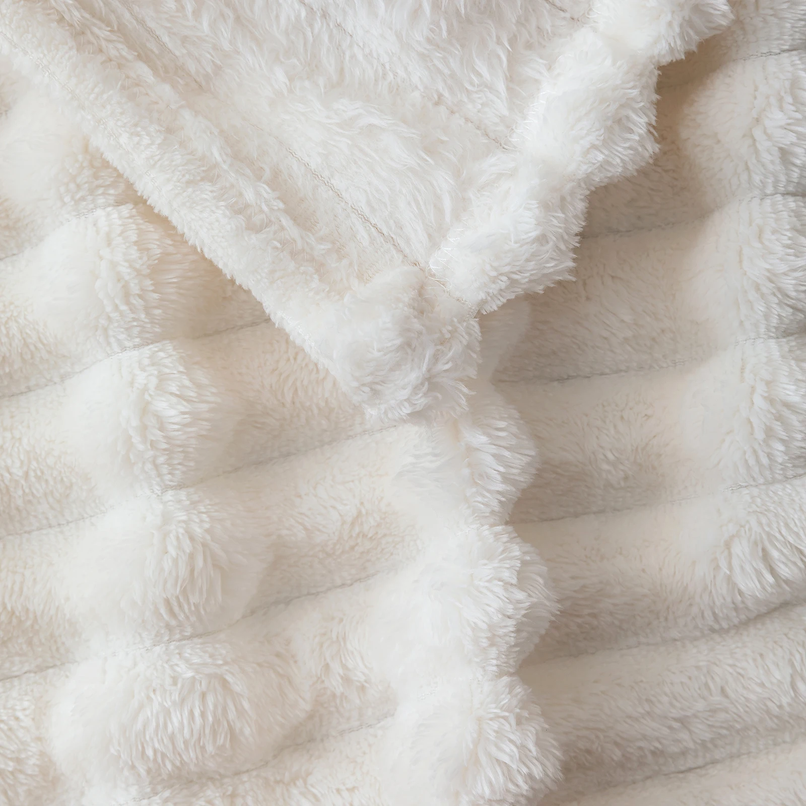 1 buah selimut flanel warna solid bergaris, selimut penutup lembut dan nyaman, cocok untuk sofa, tempat tidur, dan perjalanan serbaguna