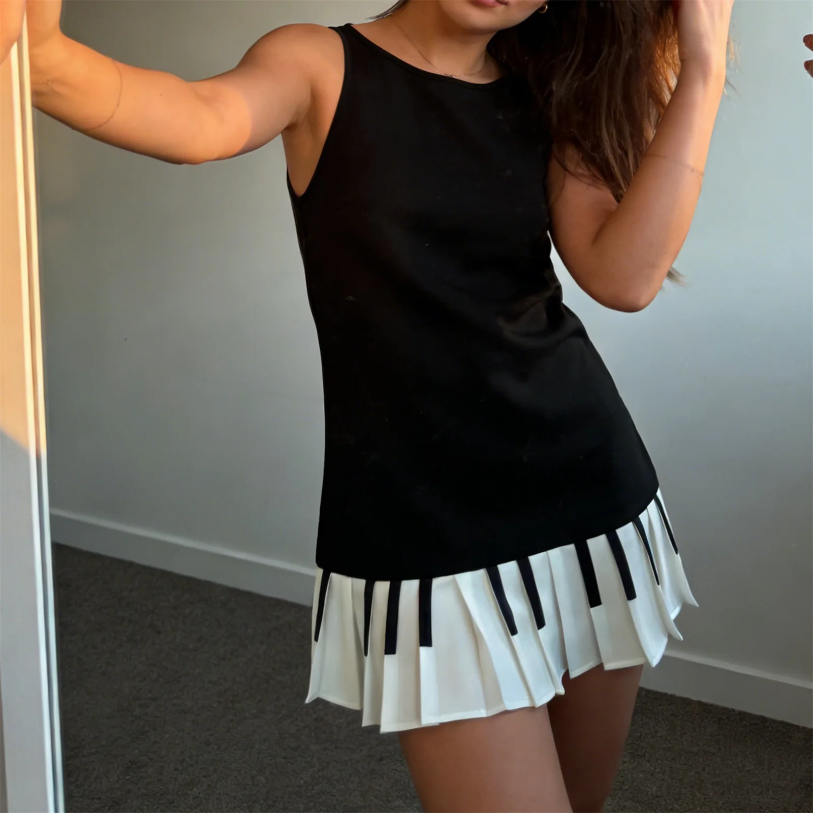 فستان نسائي قصير بطيات مفتاح البيانو Y2K فستان عتيق للموسيقى فستان قصير بدون أكمام 2000s ملابس الحفلات الجمالية