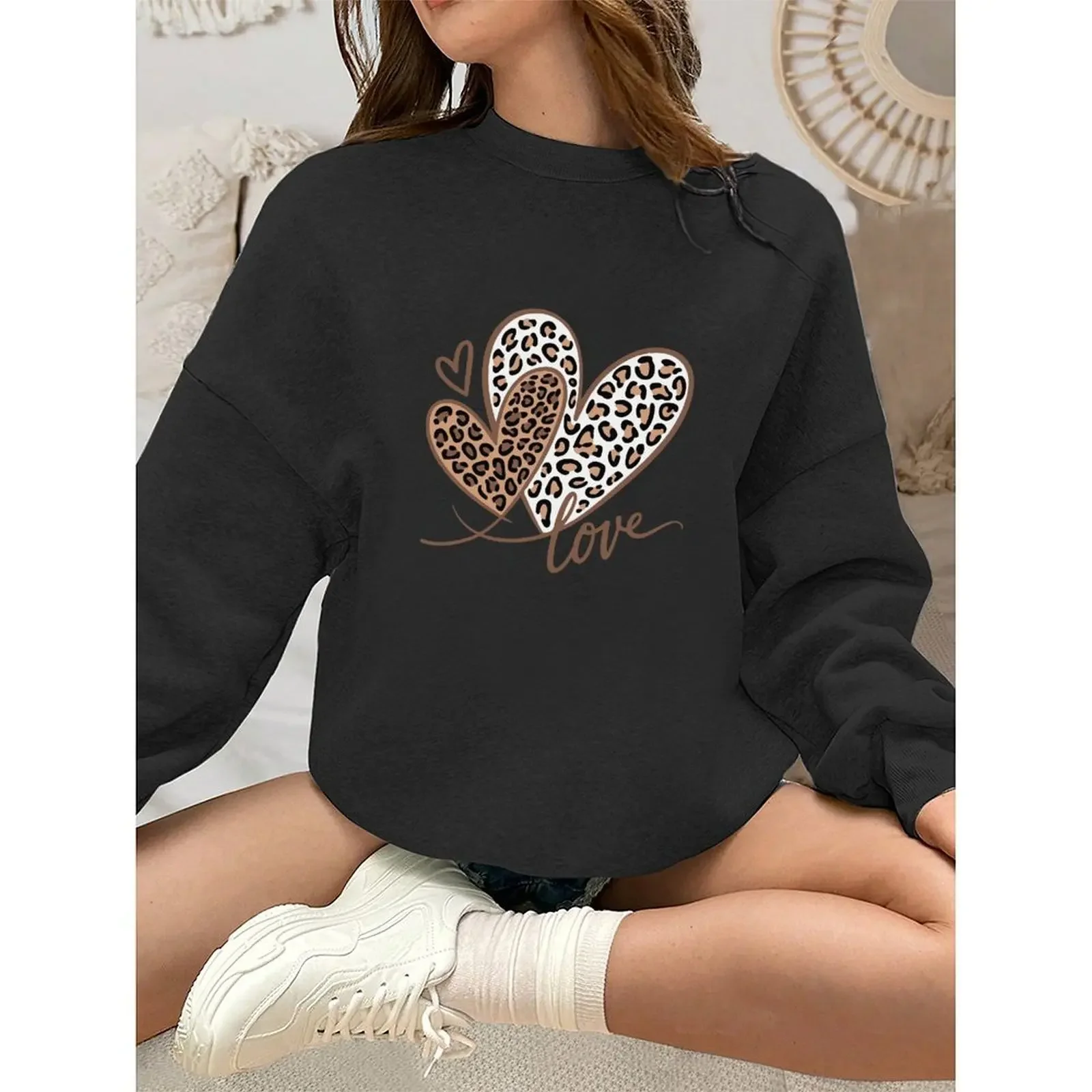 

Women Round Neck Long-sleeve Velvet Winter Casual Interesting Heart-shaped Leopard Print Sweatshirt Fashion Autumn Woman Clothes