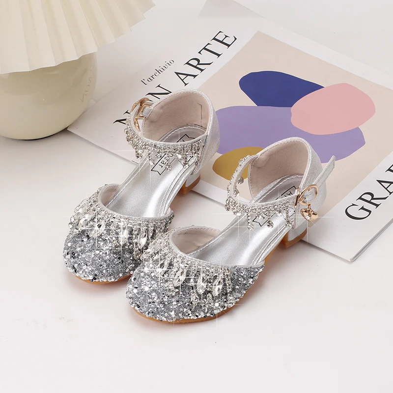 

Туфли принцессы на высоком каблуке для девочек, модель для подиума, серебряные детские модельные туфли, блестящие сценические сандалии с кристаллами