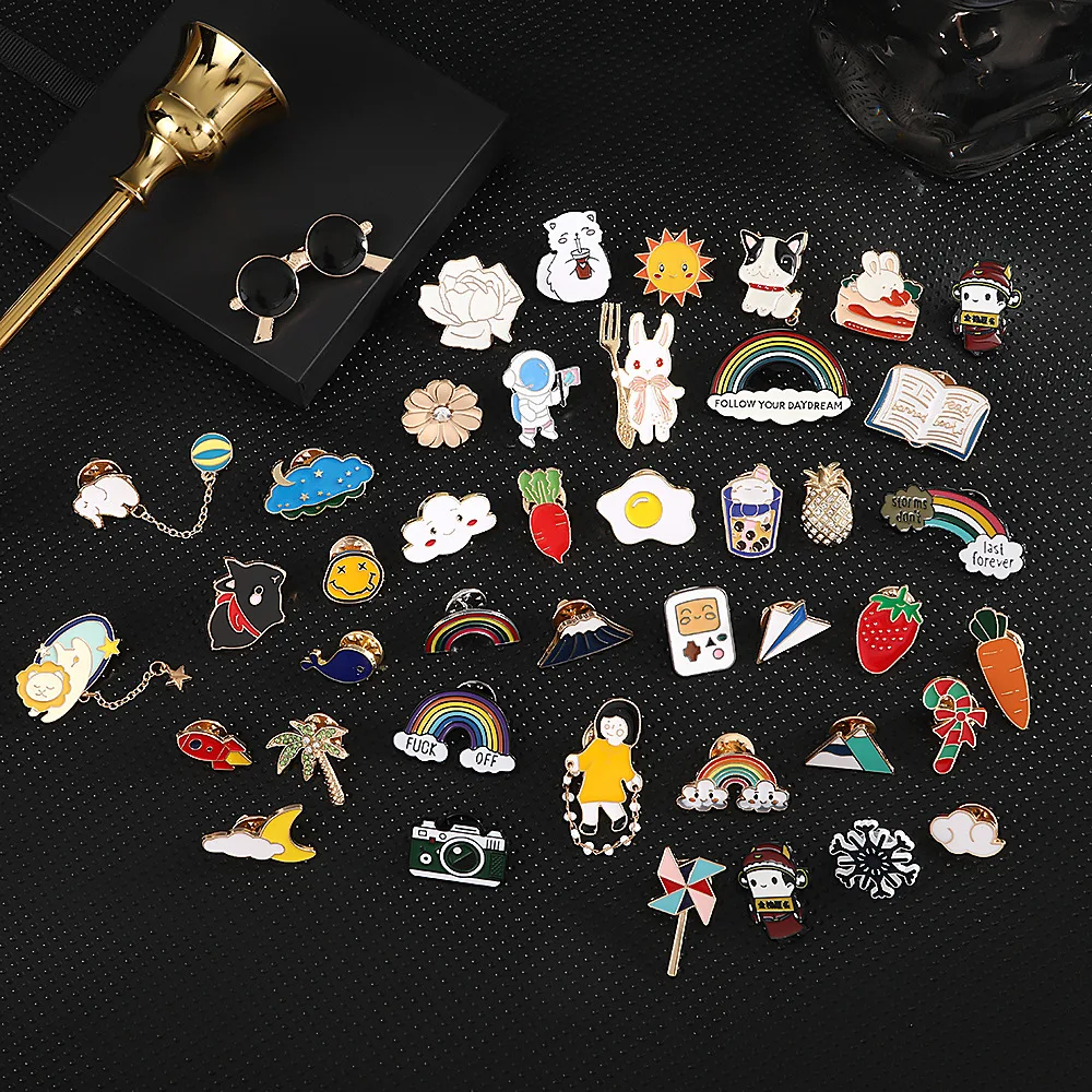 

50 Pcs Mixed Brooch Pin Set Brooch Buttons Enamel Brooches Pins Santa Badge for Clothes Bag Backpack