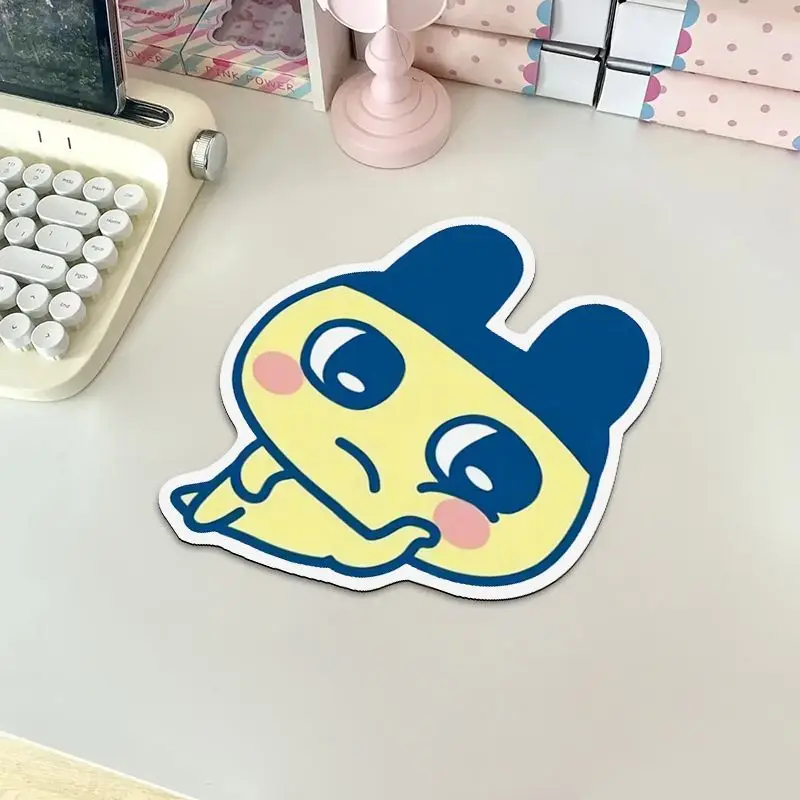 Tamagotchi Irregular Mouse Pad Cartoon Schreibtischunterlage Tragbare Laptop-Tastaturmatte Rutschfeste Gaming-Mausunterlage Bürodekorationszubehör