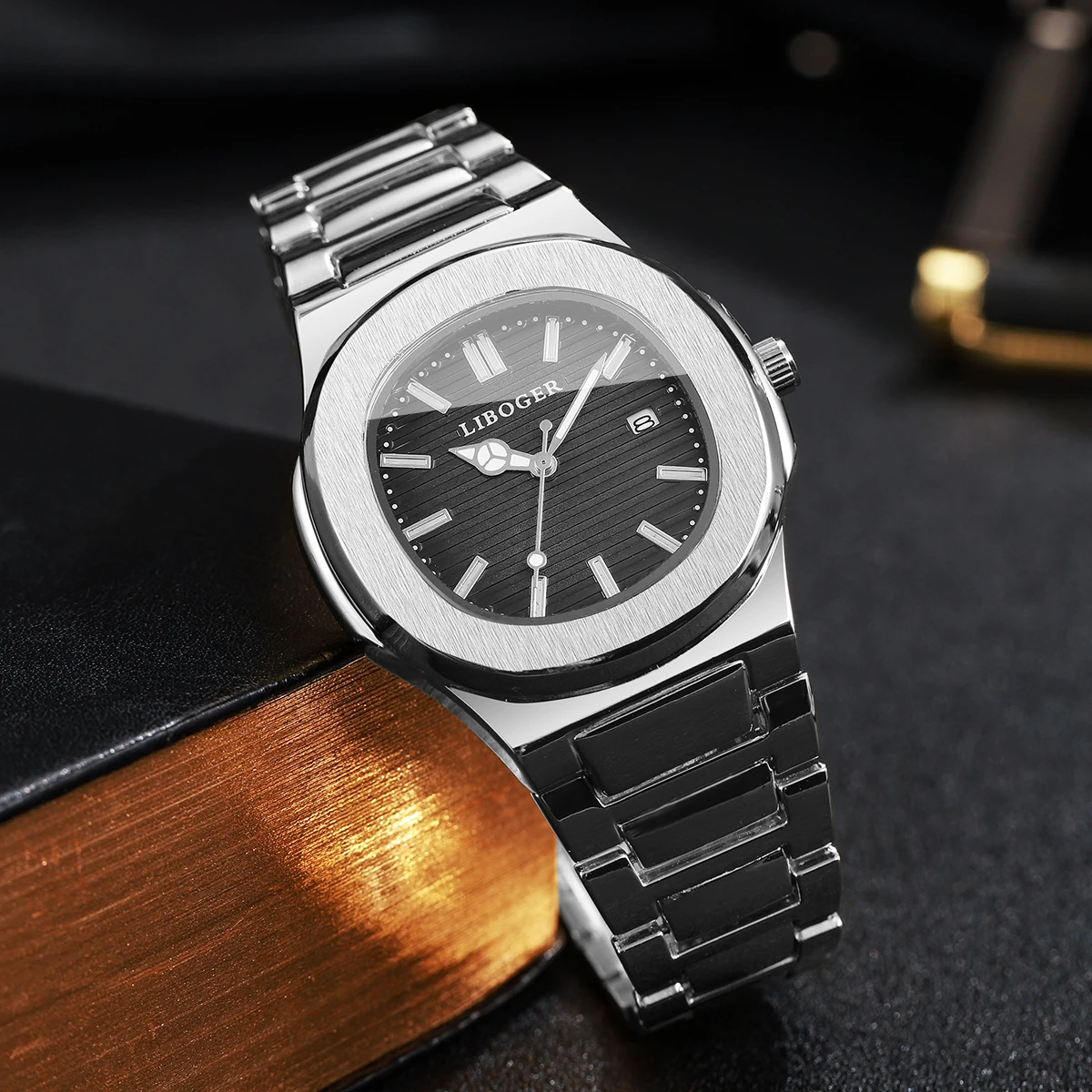 1Pcs Men's Gift Watch Versatile High Value Square Scale Calendar Dial Trendy Fashion Quartz Watch ( Box not included)