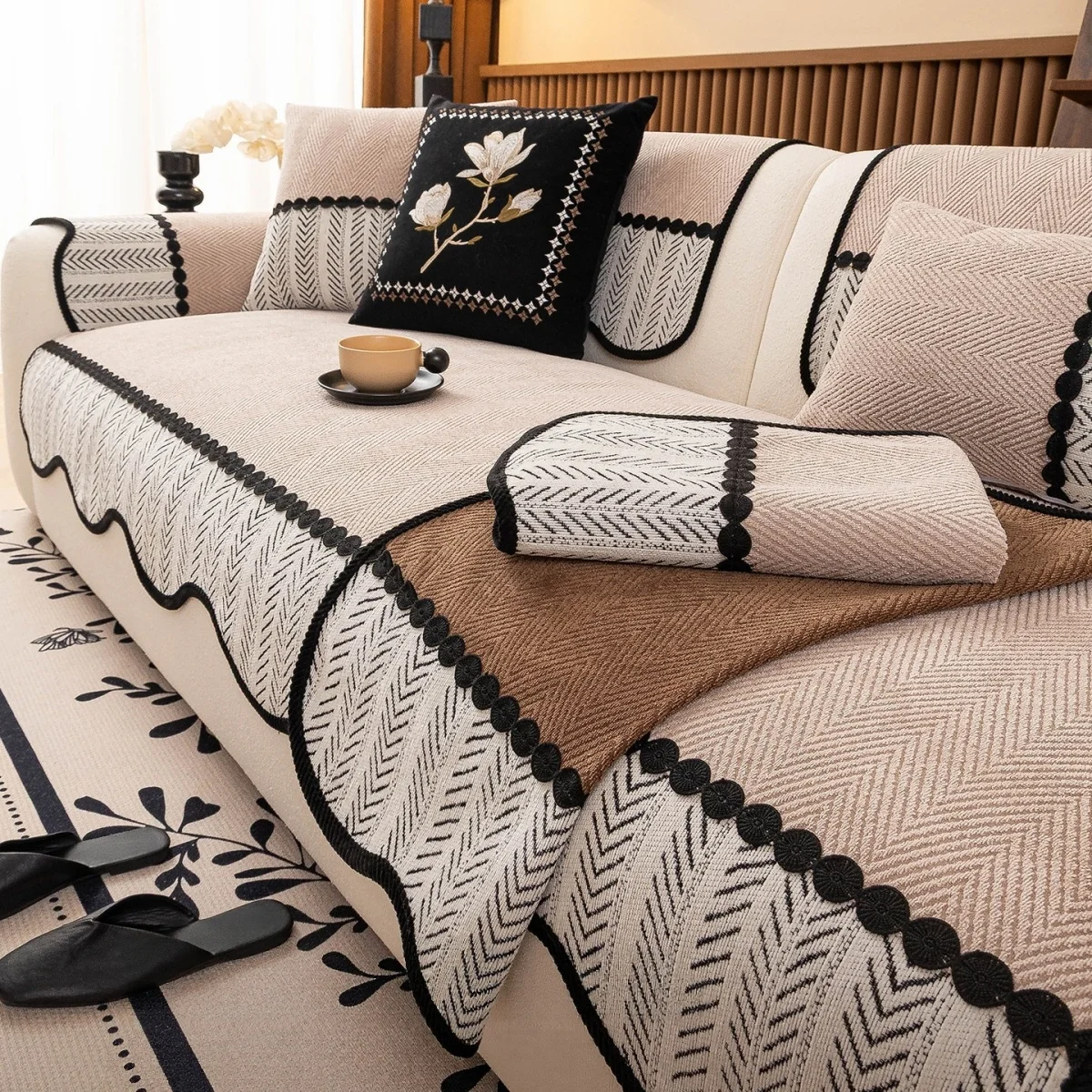 1pc Classic Herribone Chenille with Contrast Black/White Hem Non-Slip Sofa Cover, for Living Room Couch Seat Cover Washable
