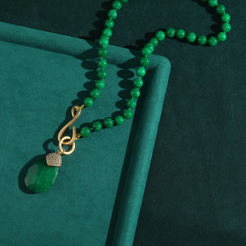 

Vintage Emerald Green Necklace Stone Natural Water Drop Pendant Woman Beaded Gold Color Retro Elegant Luxury Designer Gift 2025