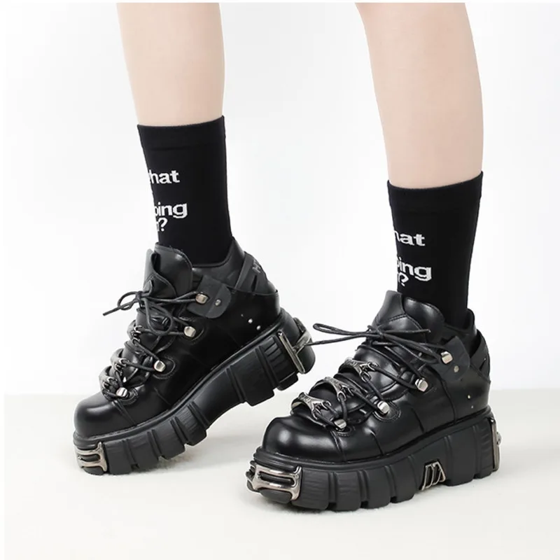 

Новые рок-туфли 2025 года, брендовые женские кроссовки в стиле панк с металлическим декором, туфли на платформе со шнуровкой, высота каблука 7 см, ботинки в готическом стиле в стиле панк