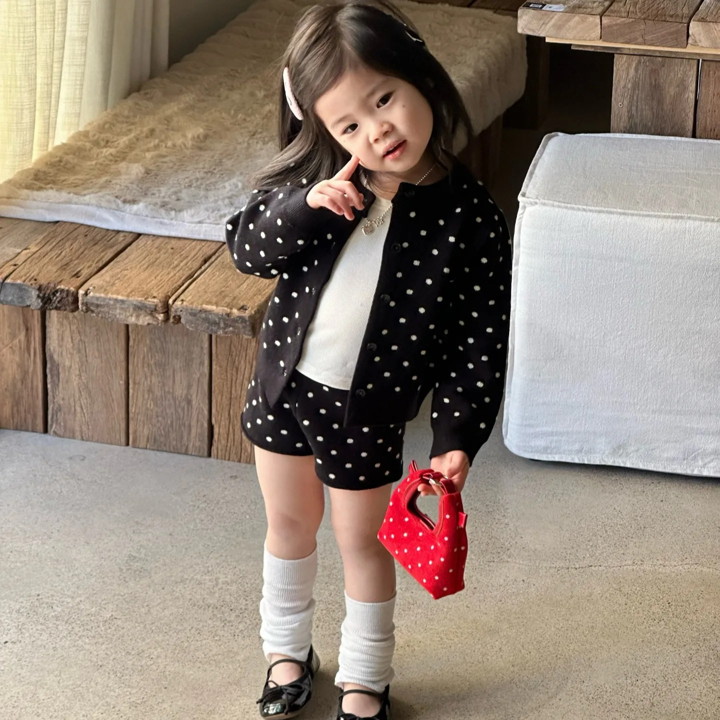 Girls Suit 2026 Spring and Summer New Childrens Clothing Korean Girl Baby Knitted Polka Dot Sweater Cardigan Shorts Two Sets