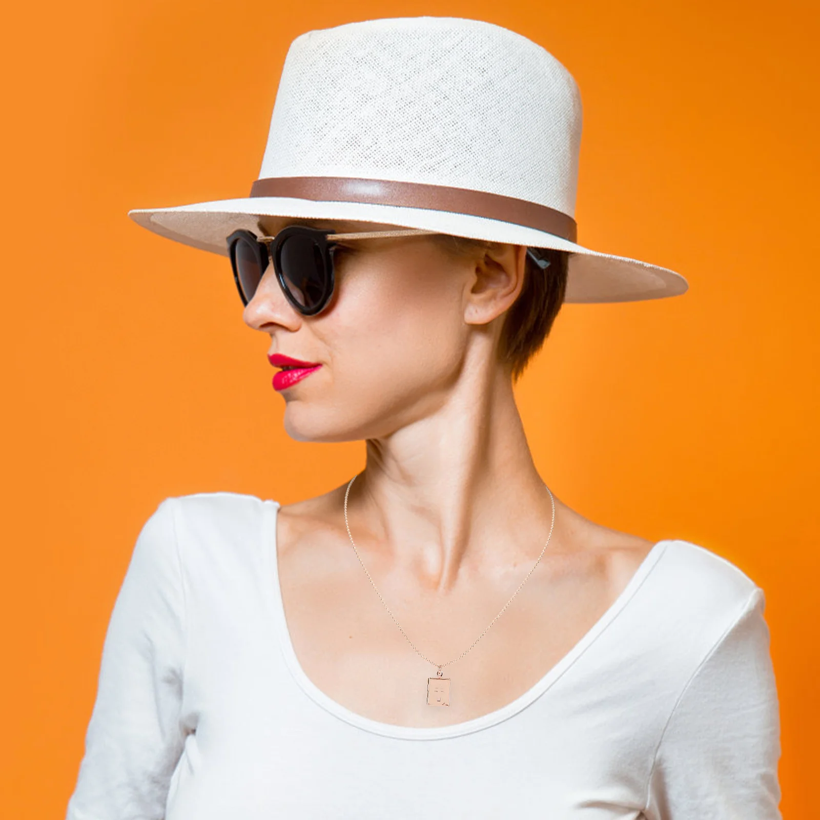 

Photo Locket Necklace Bible Pendant Vintage Picture Necklace for Women Elegant Chain Jewelry Gift for Mother Daughter Wife