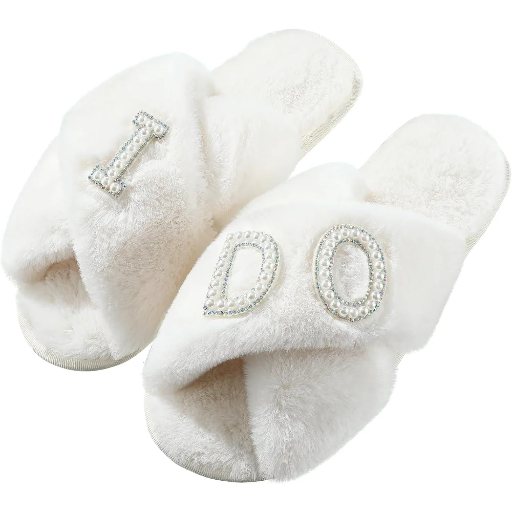 I Do Braut Weiße Plüsch-Hausschuhe mit Offener Spitze, Perfektes Accessoire und Geschenk für Hochzeit, Junggesellinnenabschied und Brautparty – Detail 5