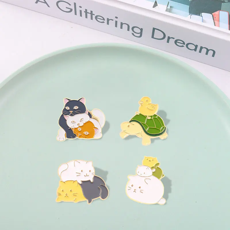 10 PCS / LOT Kitten Stack Enamel Pins Kawaii Tortoise Kittens Playing Stack Metal Brooches Animal Badges Pins up Gift for Cat