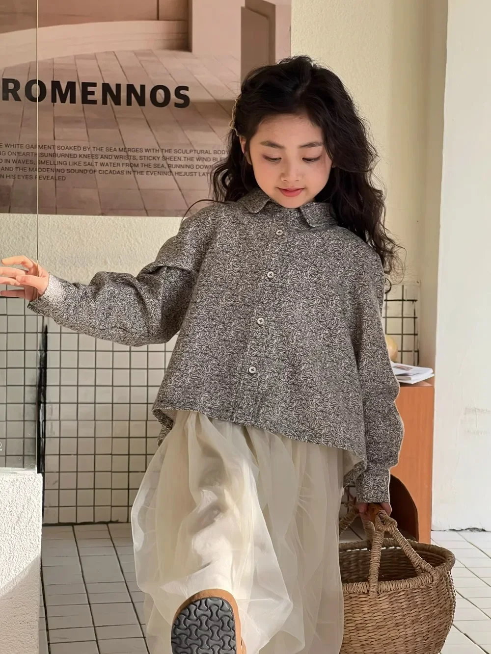 Camisa de manga larga para niñas, blusa informal con solapa de estilo extranjero, versión coreana, primavera y otoño, novedad de 2024