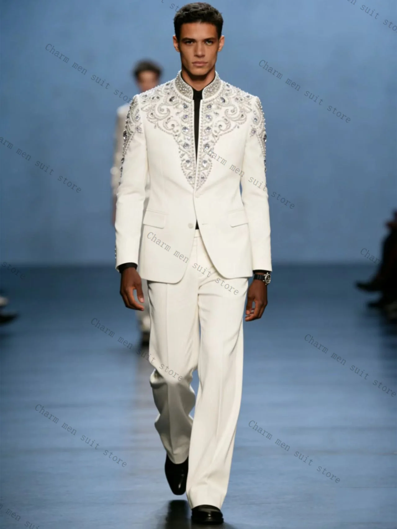 

Белый дизайнерский мужской костюм-двойка: пиджак и хлопковые брюки с кристаллами. Свадебный смокинг, официальный офисный деловой костюм для жениха.