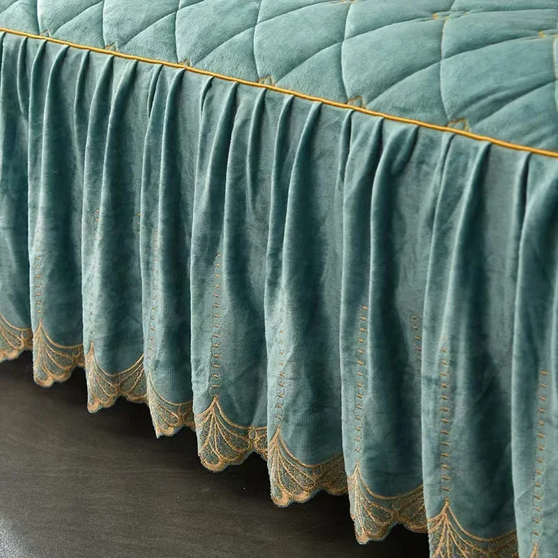 Luxury Solid Color Crystal Velvet Quilted Bedspread King Queen Size Lace Soft Coral Fleece Bed Skirt Not Including Pillowcase
