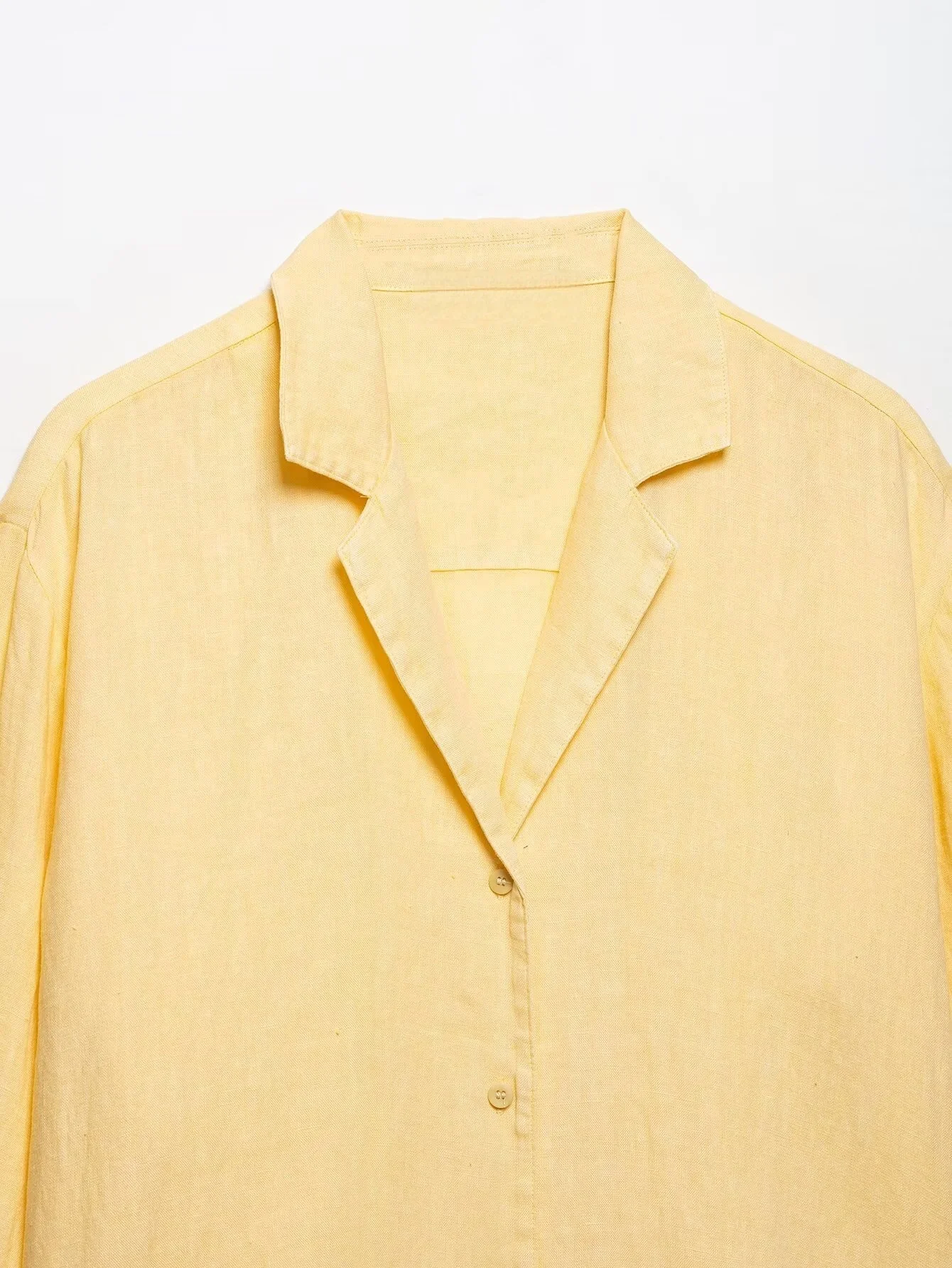 2025 Abito casual da donna della nuova estate Camicia di lino a maniche lunghe con risvolto tinta unita Top + Pantaloncini di lino in vita elastica