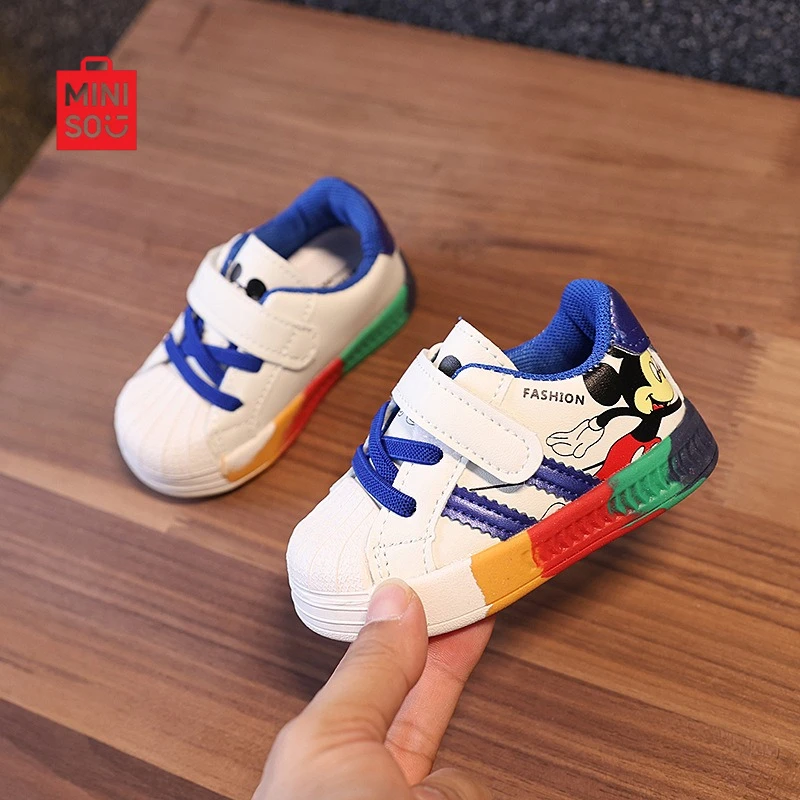 أحذية رياضية للأطفال من Miniso 2025 من عمر 1-3 سنوات، نعل ناعم مسامي للجنسين غير قابل للانزلاق باللون الأبيض للأطفال الصغار