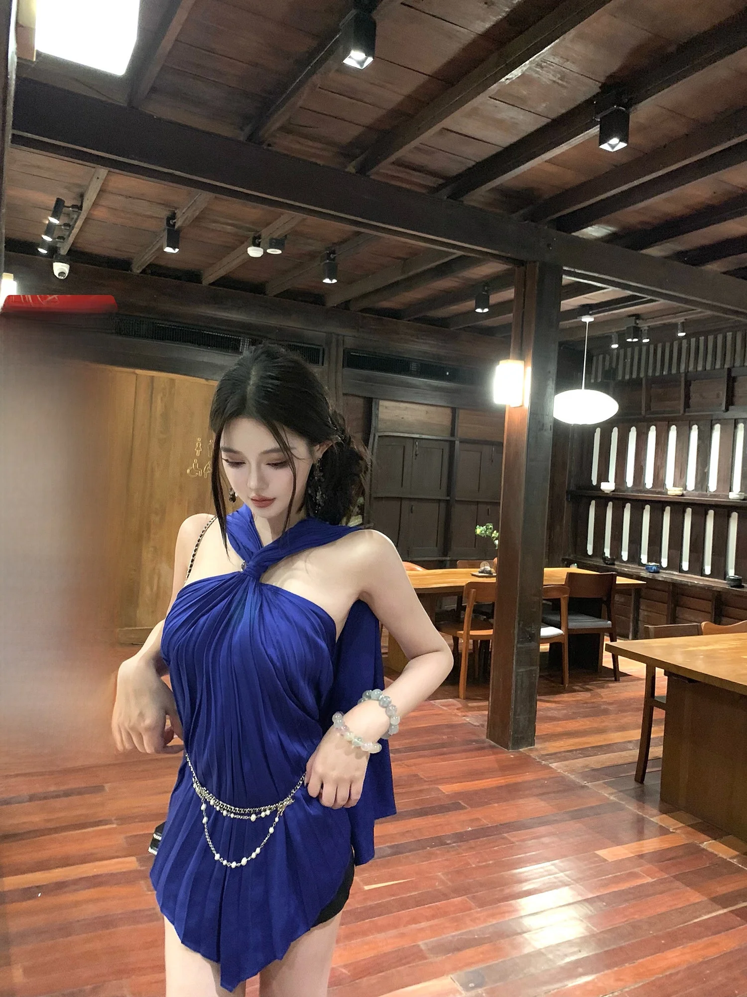 

Винтажный плиссированный топ цвета Klein Blue для женщин, повседневный, летний 2025, из полиэстера, с круглым вырезом, для города, белый, подчеркивающий фигуру