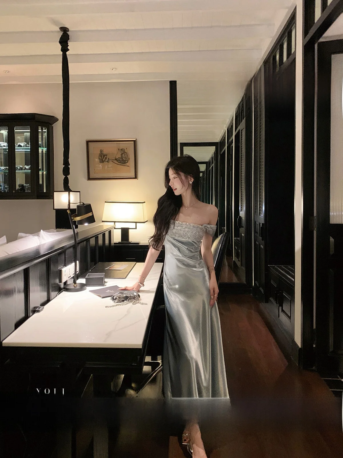 

Elegant Blue Satin Evening Dress Square Neck Long Skirt for Women Spring Season Lightweight Slimming Luxury Feel Zhang Yuli B...