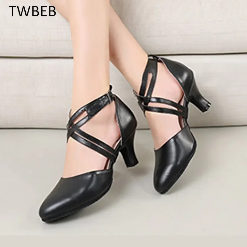 Zapatos de baile de salón de Tango latino de cuero genuino negro y rojo para mujer, zapatos de Salsa con punta cerrada para mujer, tacón alto de talla grande