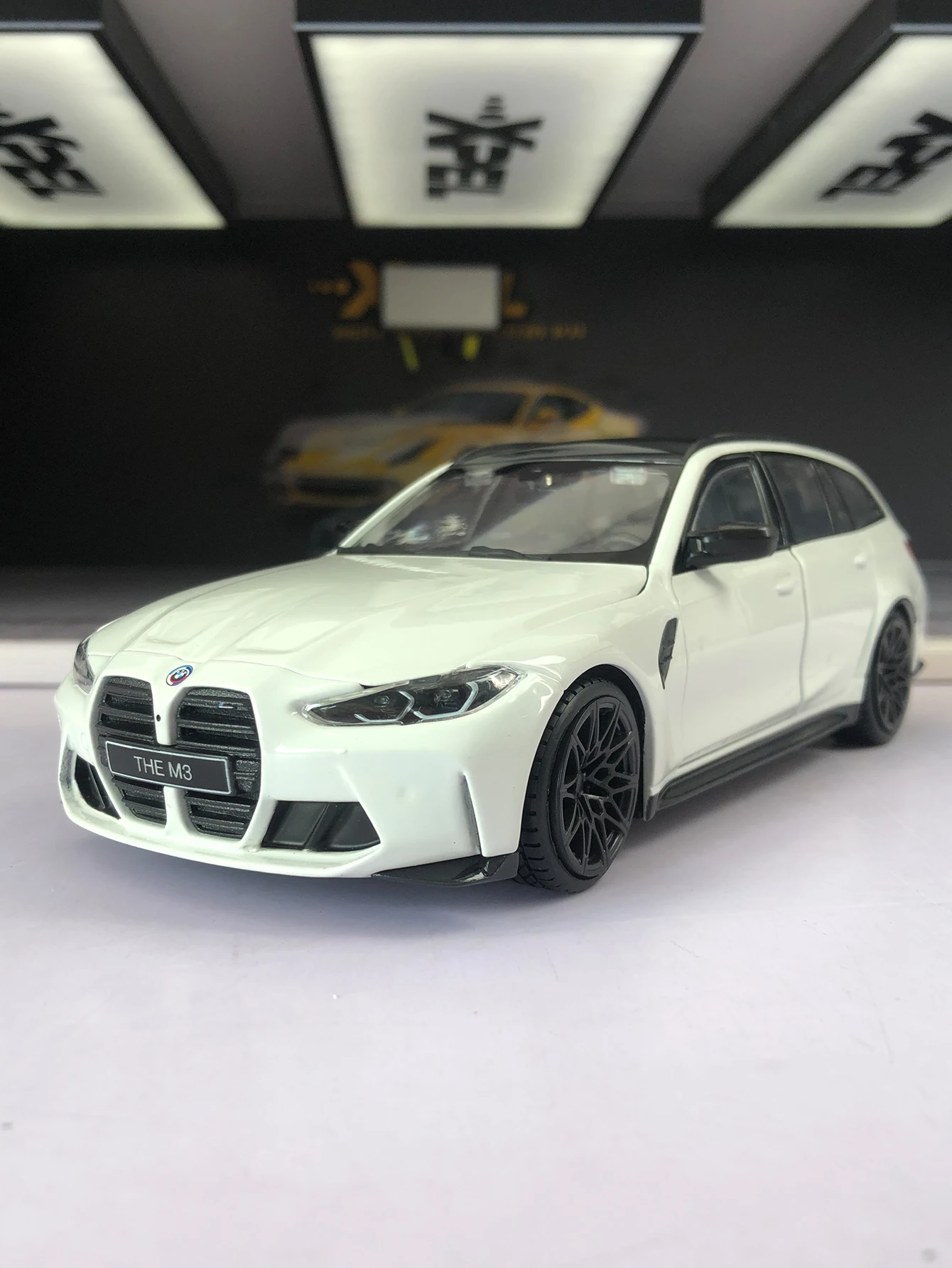 

Bburago 1:24 simulation zinc alloy BMW M3 Touring 2023 model car, static ornament, metal collectible gift car