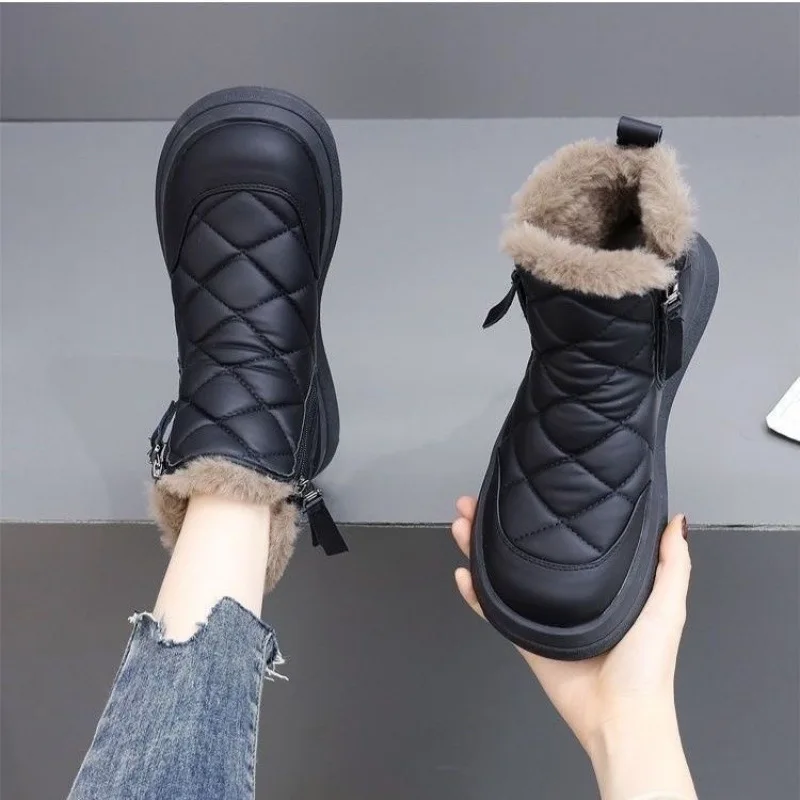 Sponge cake bottom snow boots with plush snow cotton short boots 2025 new anti slip thick soled bread shoes women's boots