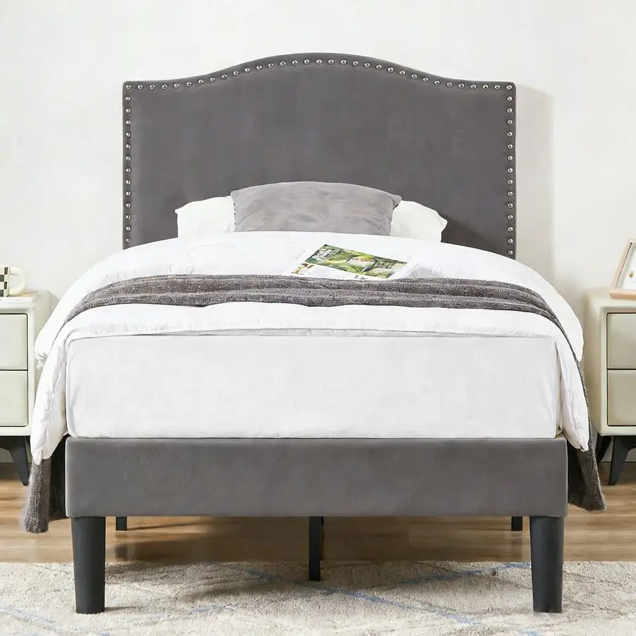 

Двуспальная кровать-платформа с регулируемой высотой, мягким изголовьем, усиленной рамой и прочными деревянными ламелями.