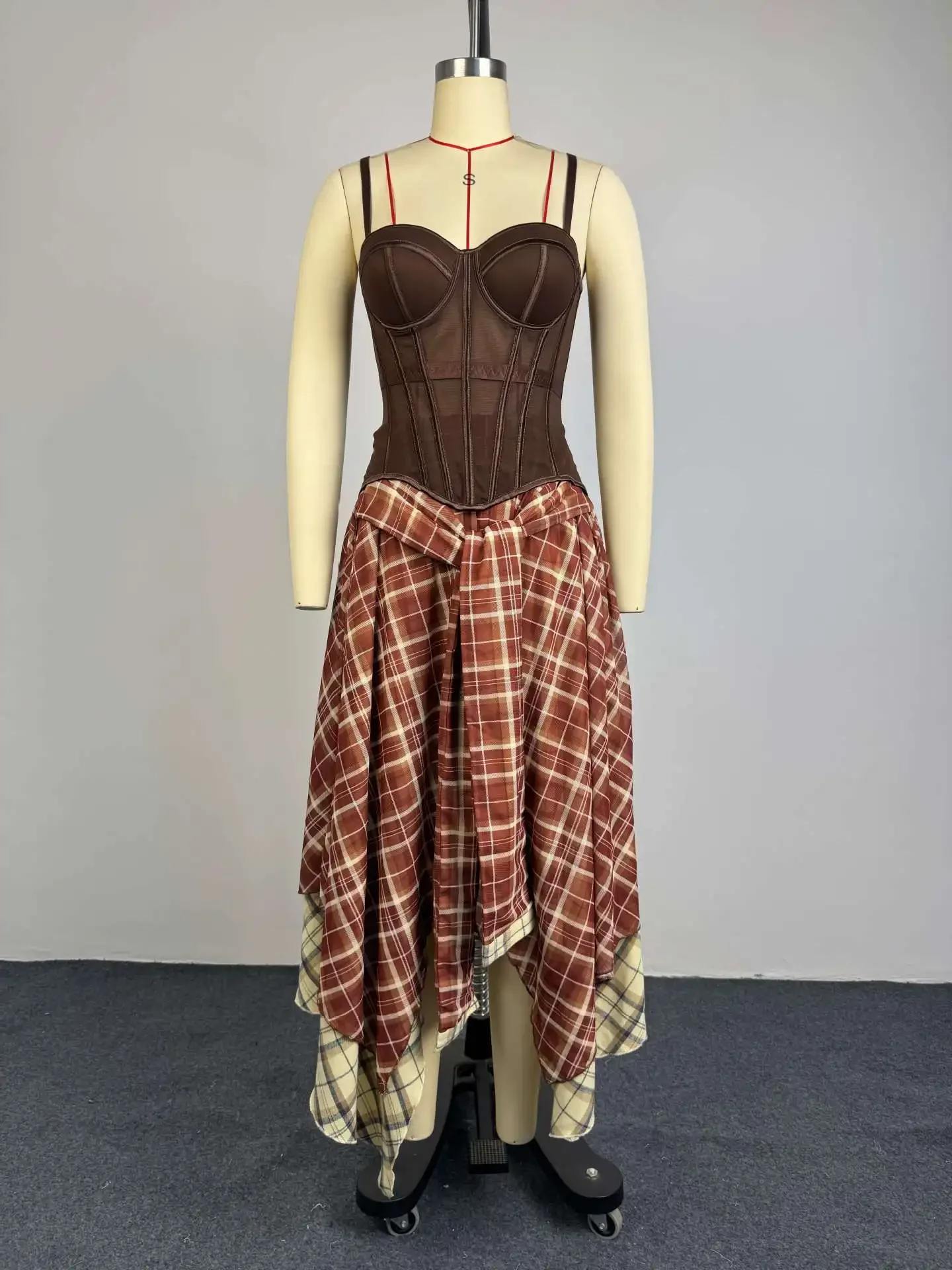 Sommerliches 2-teiliges Outfit-Set für Damen: Vintage-Karo-Midirock mit hoher Taille, schmaler Passform und unregelmäßigem Saum, passendes Casual-Rock-Set – Detail 1