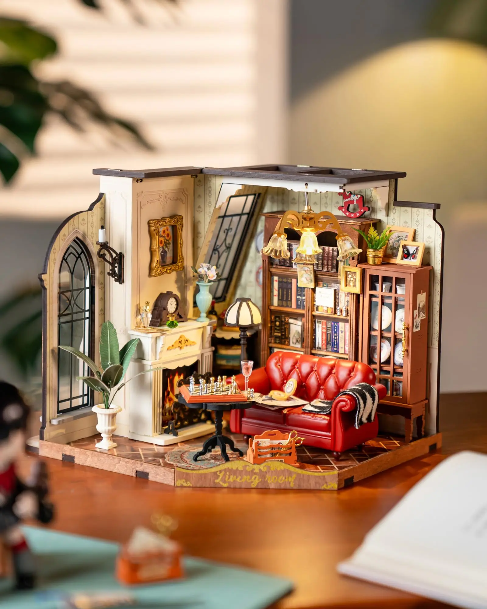 Robotime Rolife DIY ห้องนั่งเล่นของ Catherine บ้านตุ๊กตาพร้อมเฟอร์นิเจอร์บ้านตุ๊กตาจิ๋วชุดไม้ของเล่นสําหรับเด็กผู้ใหญ่