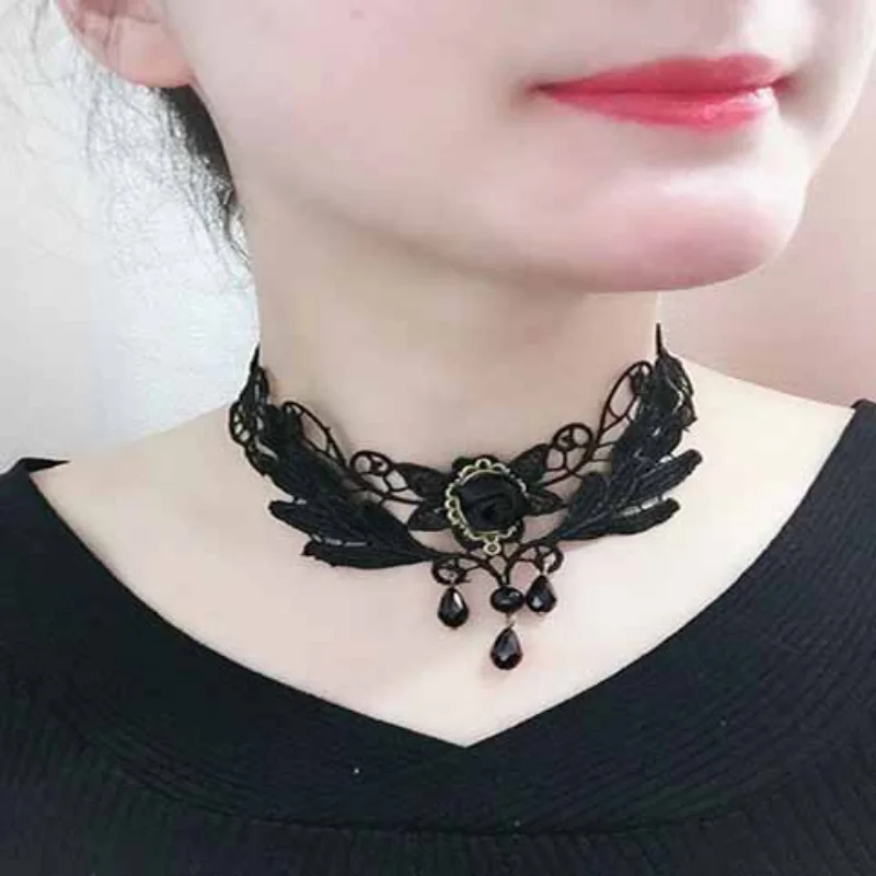 Korean Fashion Velvet Choker Necklace for Women Vintage Sexy Lace Necklace with Pendants Gothic Fashion Tassels Clavicular Chain