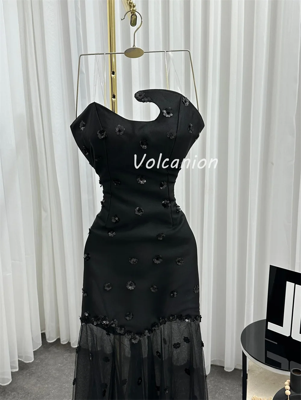 Robes longues droites sans bretelles, Jersey complexe personnalisé, strass, fleurs faites à la main, perles, robes d'occasion sur mesure
