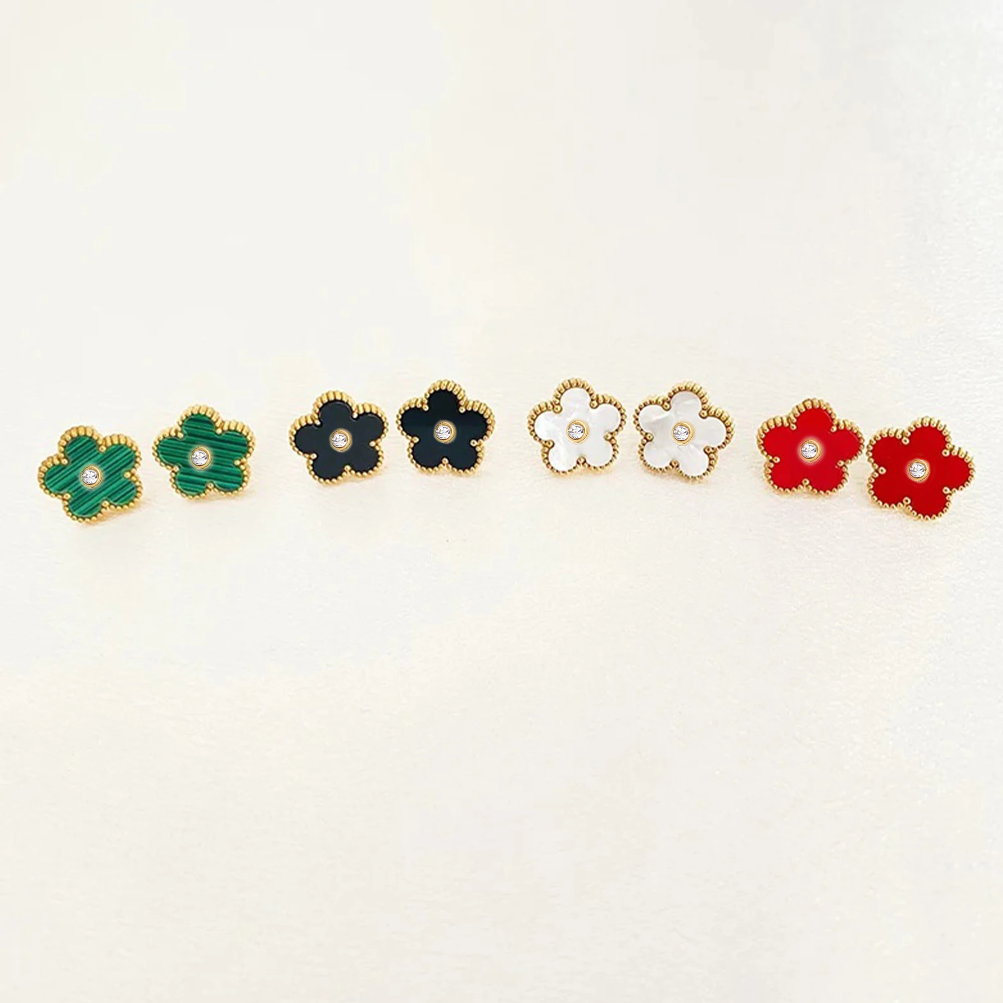 

Простые высококачественные серьги-гвоздики из нержавеющей стали с пятью листьями и цветком, персонализированные женские серьги-гвоздики с Цветочным Рисунком Клевера в подарок