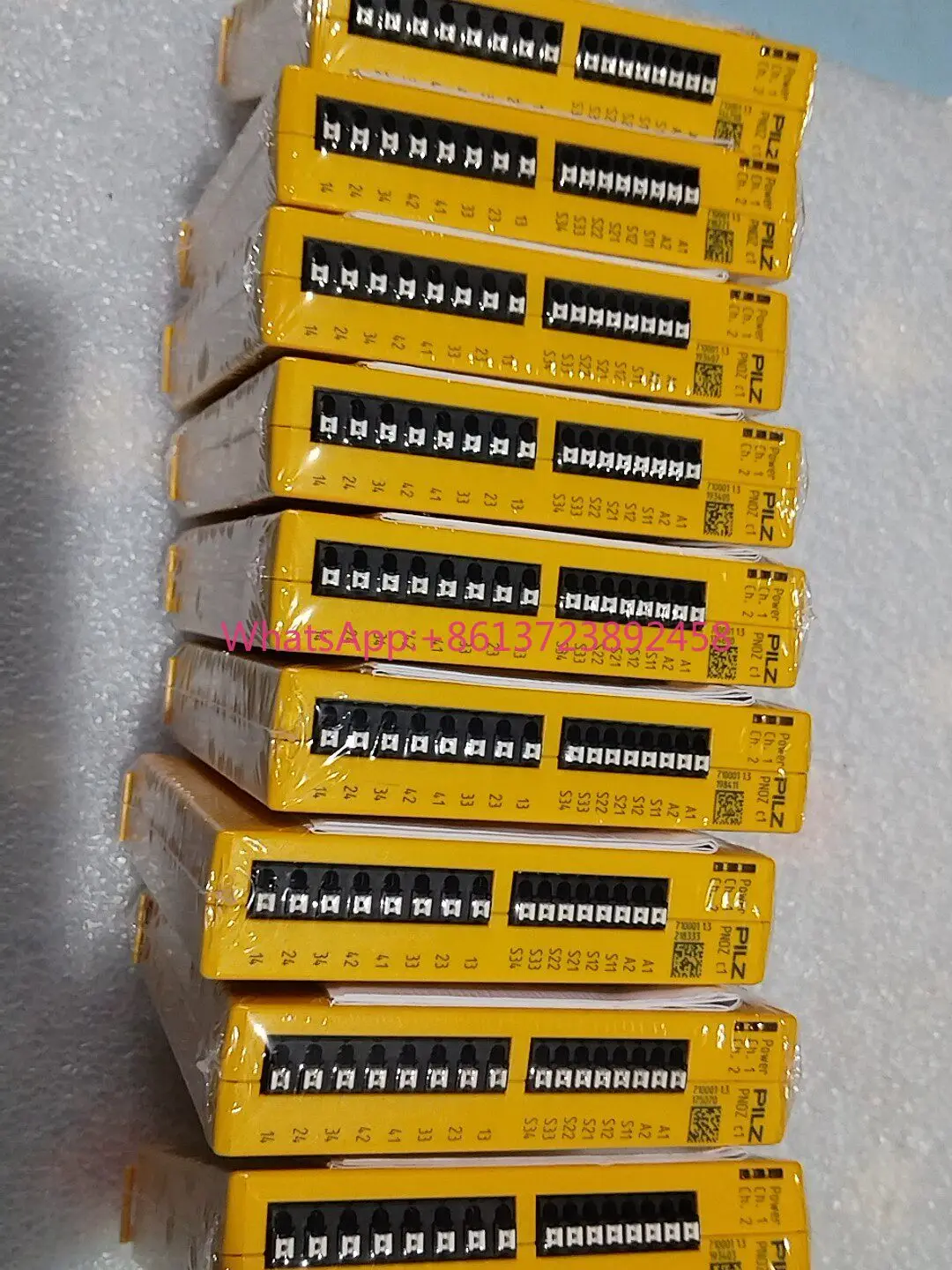 

New PILZ Pilz safety relay PNOZ c1 24VDC3n/o 1n/c model 710001