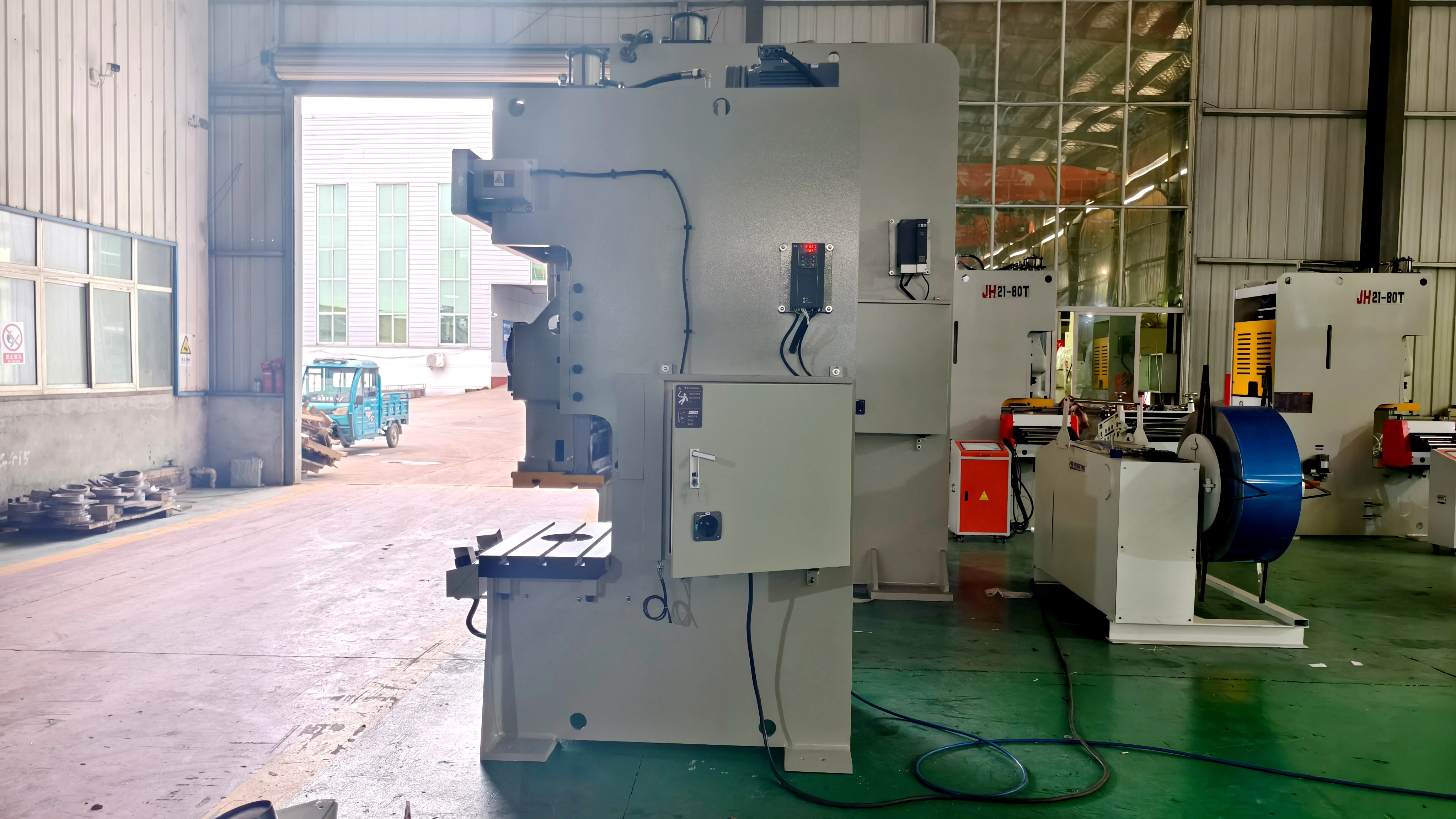 تصنيع 45 طن APA C نوع آلة التثقيب الهوائية قابل للتعديل الصفائح المعدنية CNC ثقب آلة ضغط الطاقة