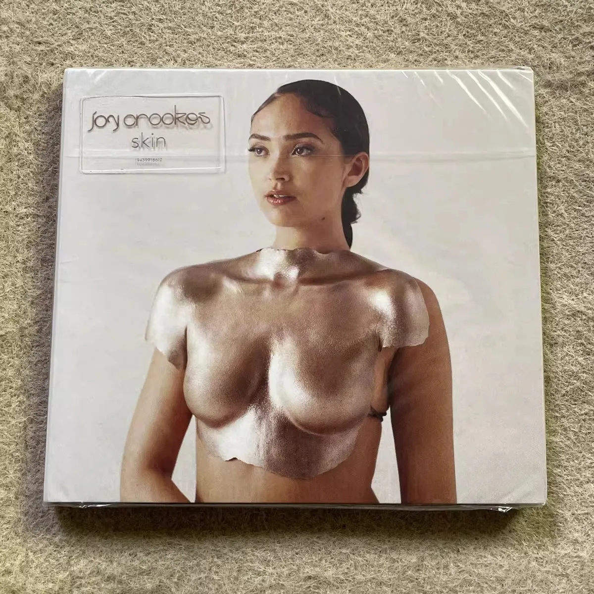 

Joy Crookes Skin – British Rising Original Female Vocalist Soul Pop R&B Ballad Music CD Album Collectible