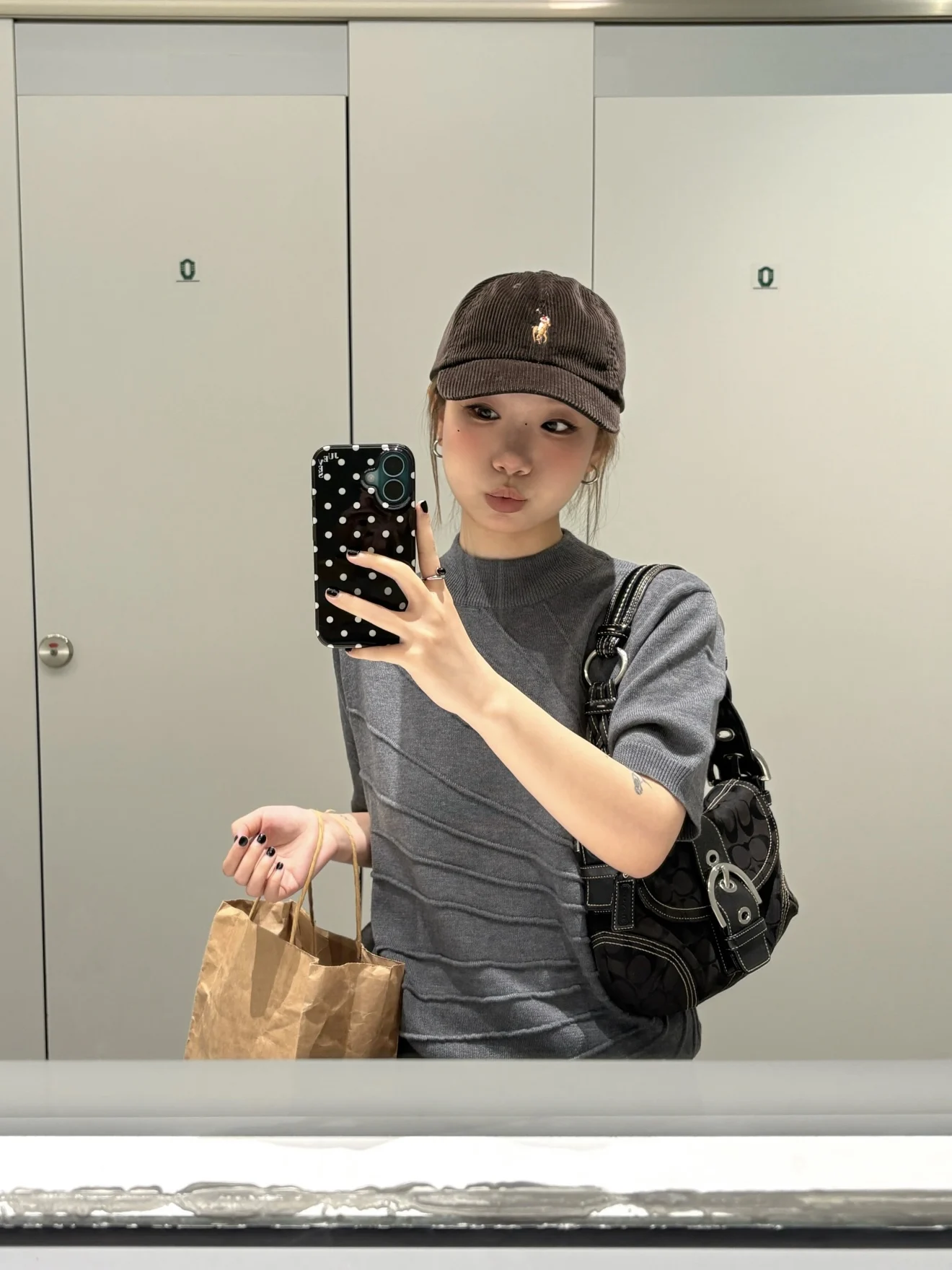 

Американский простой свободный крой, легкий, с вышивкой, вязаный, с коротким рукавом, унисекс, повседневный, универсальный, с вырезом средней глубины...