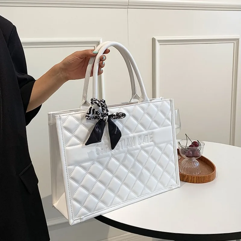 Sac tendance polyvalent-nicho français bandoulière nouveau Style haut de gamme exquis européen américain doux rétro décontracté sac pour femmes