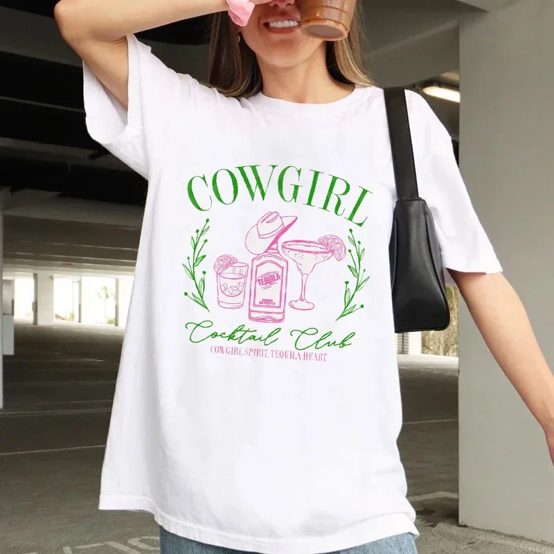 

Printed Cowgirl Cocktail Club Summer Fashion T-Shirt Aesthetic Top Cartoon Pattern Printed O-Neck Fun Trendy Street T-Shirt.